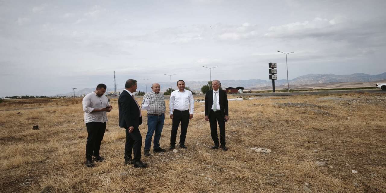 silopi-kaymakami-caglar-partal-silopi-karma-organize-sanayi-bolgesi-osb-olarak-planlanan-alanda-baslatilan-jeolojik-etut-calismalarini-yerinde-inceledi