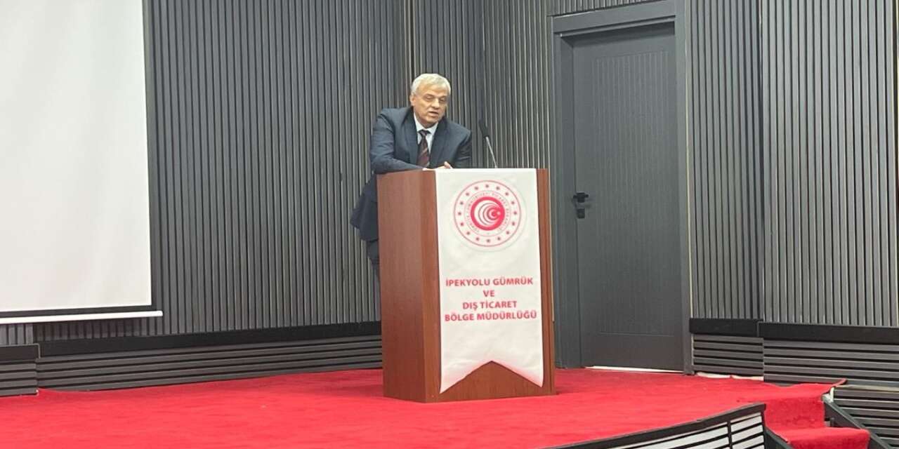 sirnakin-silopi-ilcesindeki-habur-gumruk-kapisinin-da-bagli-bulundugu-ipekyolu-gumruk-ve-dis-ticaret-bolge-mudurlugunde-idare-amirleri-hizmet-sureclerini-degerlendirmek-uzere-kiziltepede-bir-araya-geldi