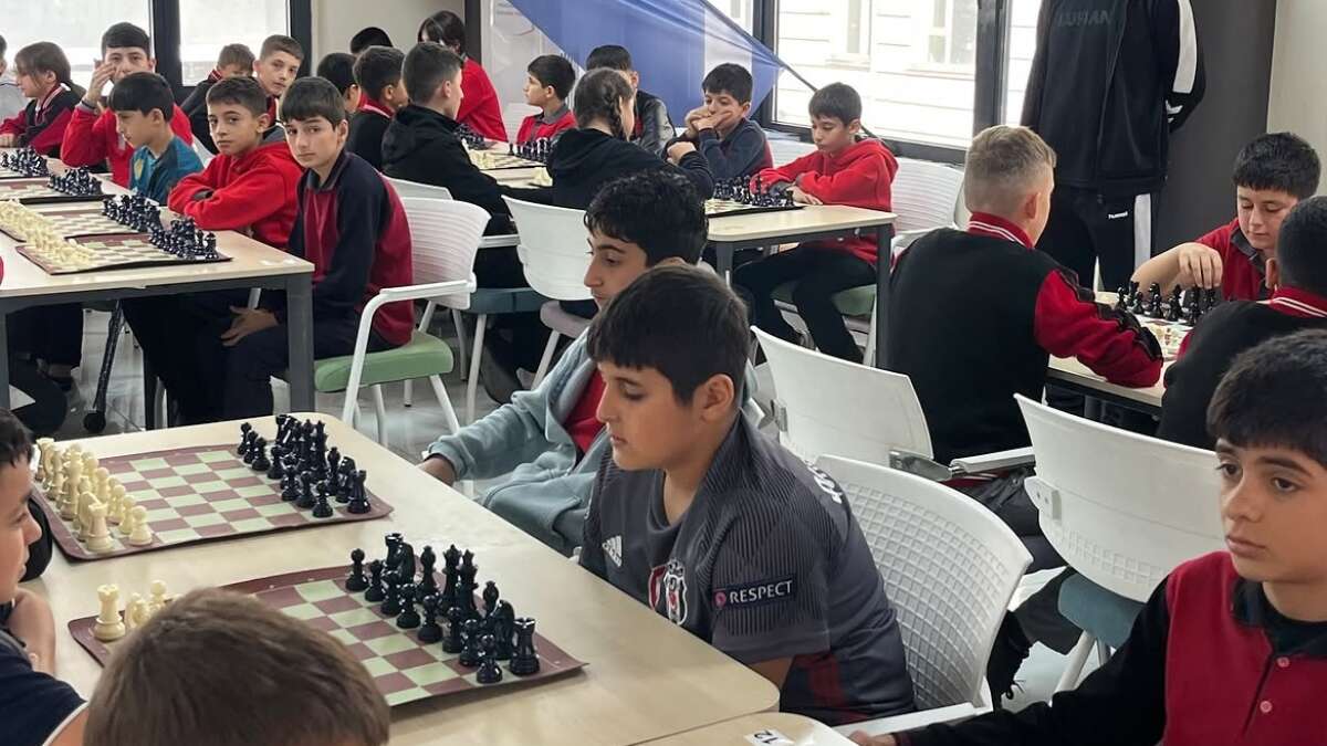 uludere-kaymakamliginca-amator-spor-haftasi-kapsaminda-uludere-genclik-merkezinde-duzenlenen-satranc-turnuvasinda-sampiyon-nurullah-tung-oldu