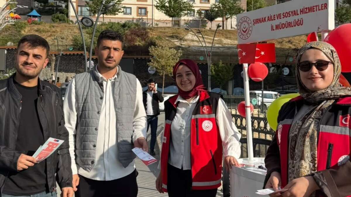 sirnak-aile-ve-sosyal-hizmetler-il-mudurlugune-tahsis-edilen-mobil-sosyal-hizmet-araci-il-merkezinde-vatandaslara-bilgilendirme-ve-rehberlik-hizmeti-sunuyor