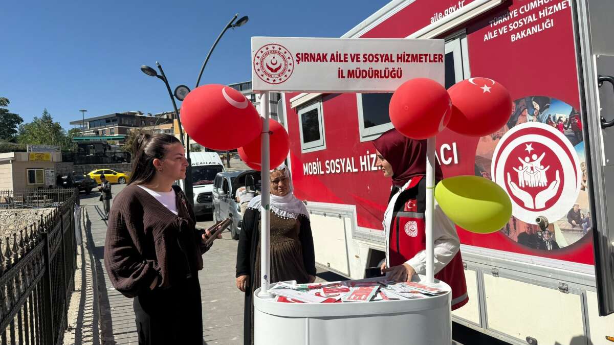sirnak-aile-ve-sosyal-hizmetler-il-mudurlugune-tahsis-edilen-mobil-sosyal-hizmet-araci-il-merkezinde-vatandaslara-bilgilendirme-ve-rehberlik-hizmeti-sunuyor