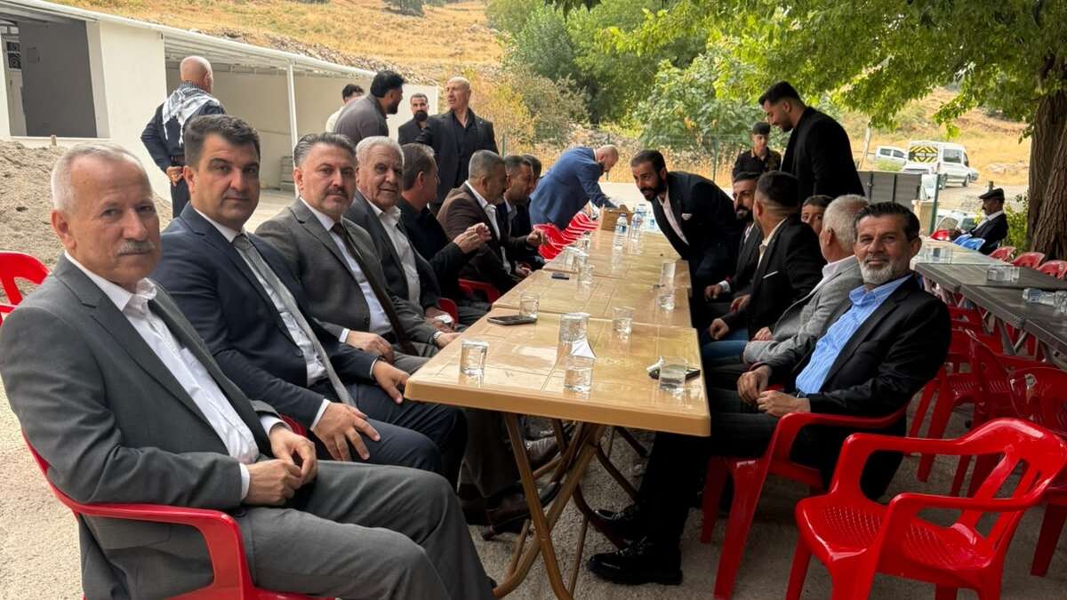 yeni-parti-duzce-milletvekili-talih-ozcan-sirnak-ziyareti-kapsaminda-partililerle-bir-araya-geldi