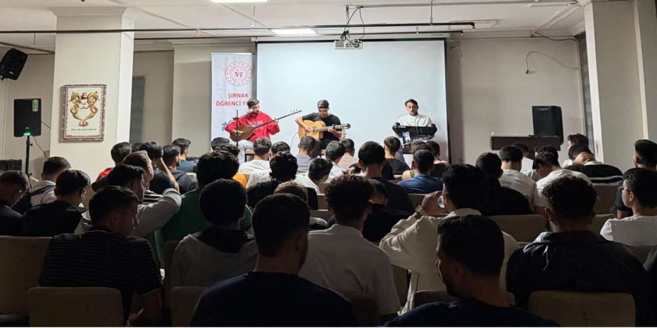 sirnak-ogrenci-yurdunda-duzenlenen-biz-bize-moral-aksamlari-etkinliginde-ogrenciler-muzik-esliginde-keyifli-vakit-gecirerek-birlik-ve-beraberliklerini-pekistirdi