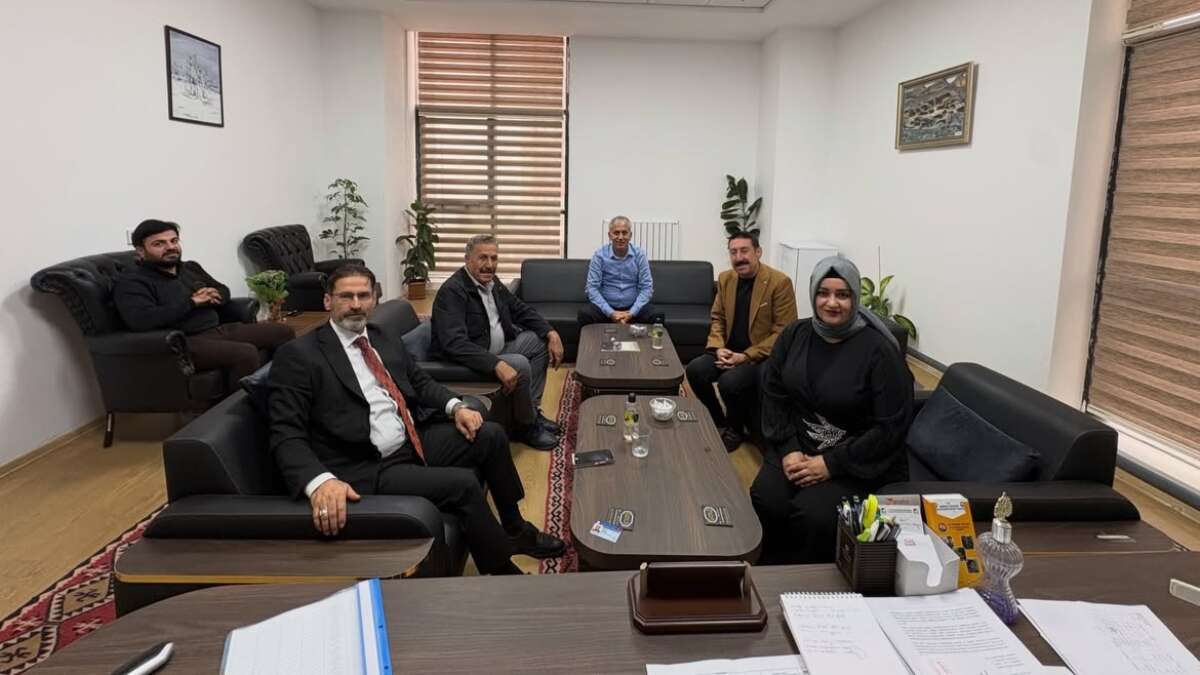 sirnakta-halk-ozanlari-mahalli-sanatcilar-ve-sairlere-bakanlik-tarafindan-verilen-somut-olmayan-kulturel-miras-tasiyicisi-kartlari-teslim-edildi