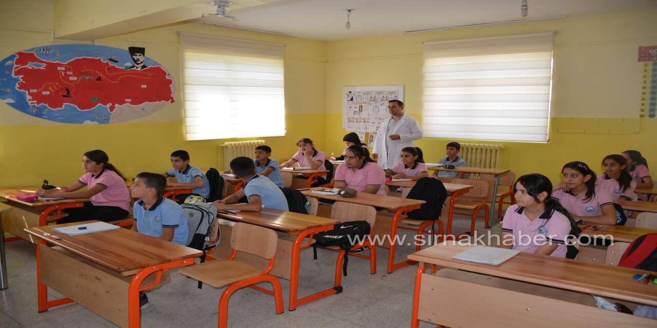 sirnakin-silopi-ilcesinde-ogretmenler-hafta-sonu-bir-araya-gelerek-yipranan-okulun-dis-cephesini-ve-ortak-alanlarini-boyadi-okula-renk-katti