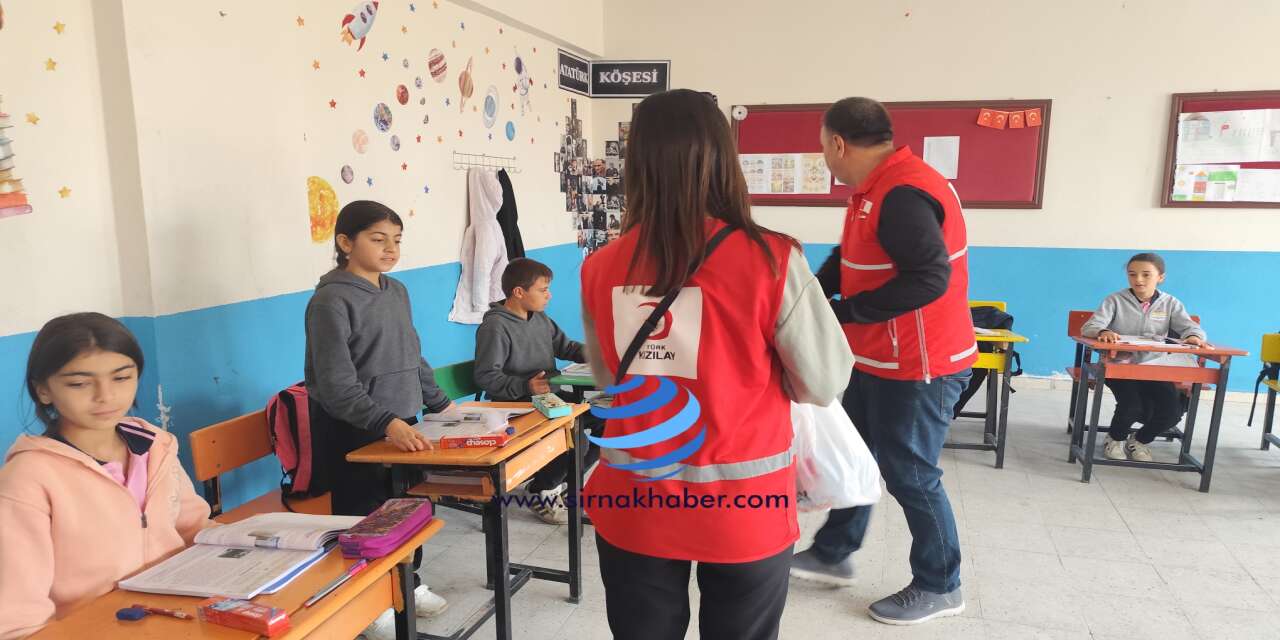 kizilay-sirnaktan-silopide-ogrencilere-dis-macunu-ve-hijyen-destegi