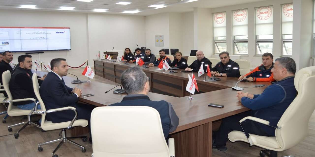 afad-deprem-ve-risk-azaltma-genel-muduru-prof-dr-orhan-tatar-ile-afad-deprem-dairesi-baskani-prof-dr-aykut-aygun-sirnak-afad-il-mudurlugu-ve-112-acil-cagri-merkezi-mudurlugunu-ziyaret-ederek-yurutulen-calismalar-hakkinda-bilgi-aldi
