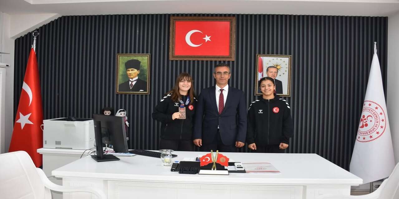 avrupa-ucuncusu-sudenur-yalgettekin-milli-sporcu-asmin-cabas-ve-antrenor-ridvan-budakin-sirnak-genclik-ve-spor-il-muduru-fedai-dini-ziyareti