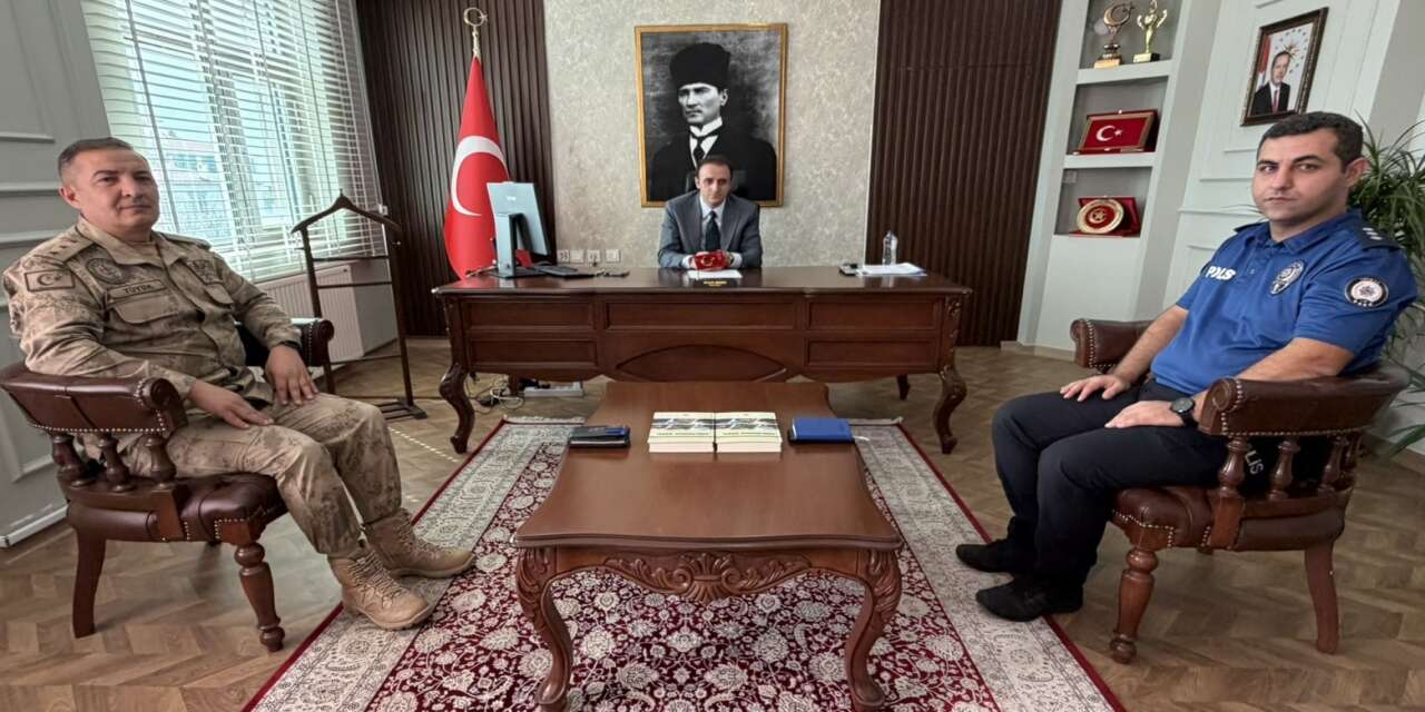 guclukonak-kaymakami-semih-memis-baskanliginda-duzenlenen-toplantida-29-ekim-cumhuriyet-bayrami-toren-ve-kutlama-programina-iliskin-hazirliklar-degerlendirildi