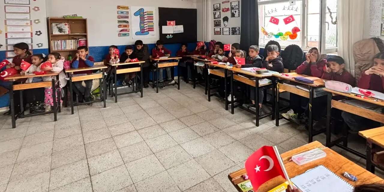 guneycam-okulunda-miniklere-hayati-egitim-jandarma-ekiplerinden-trafik-bilinci-semineri