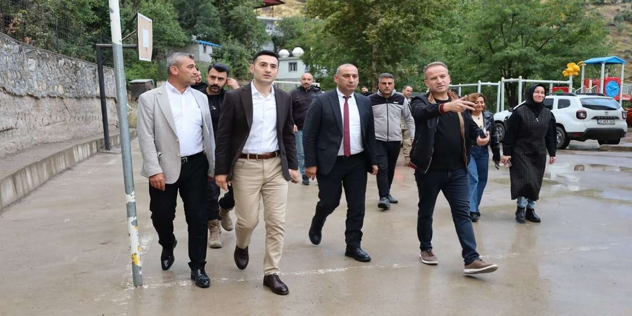 sirnakin-uludere-ilcesi-kaymakami-salih-kaya-ortabag-beldesindeki-ilk-ve-ortaokulunu-ziyaret-ederek-okulun-fiziki-yapisini-ve-ihtiyaclarini-yerinde-inceledi