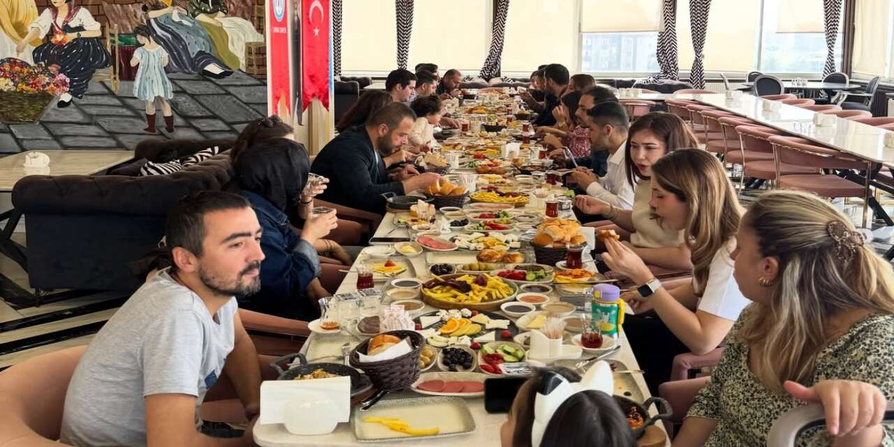 sirnak-egitim-gucu-senden-uyelerine-ozel-kahvalti-programi