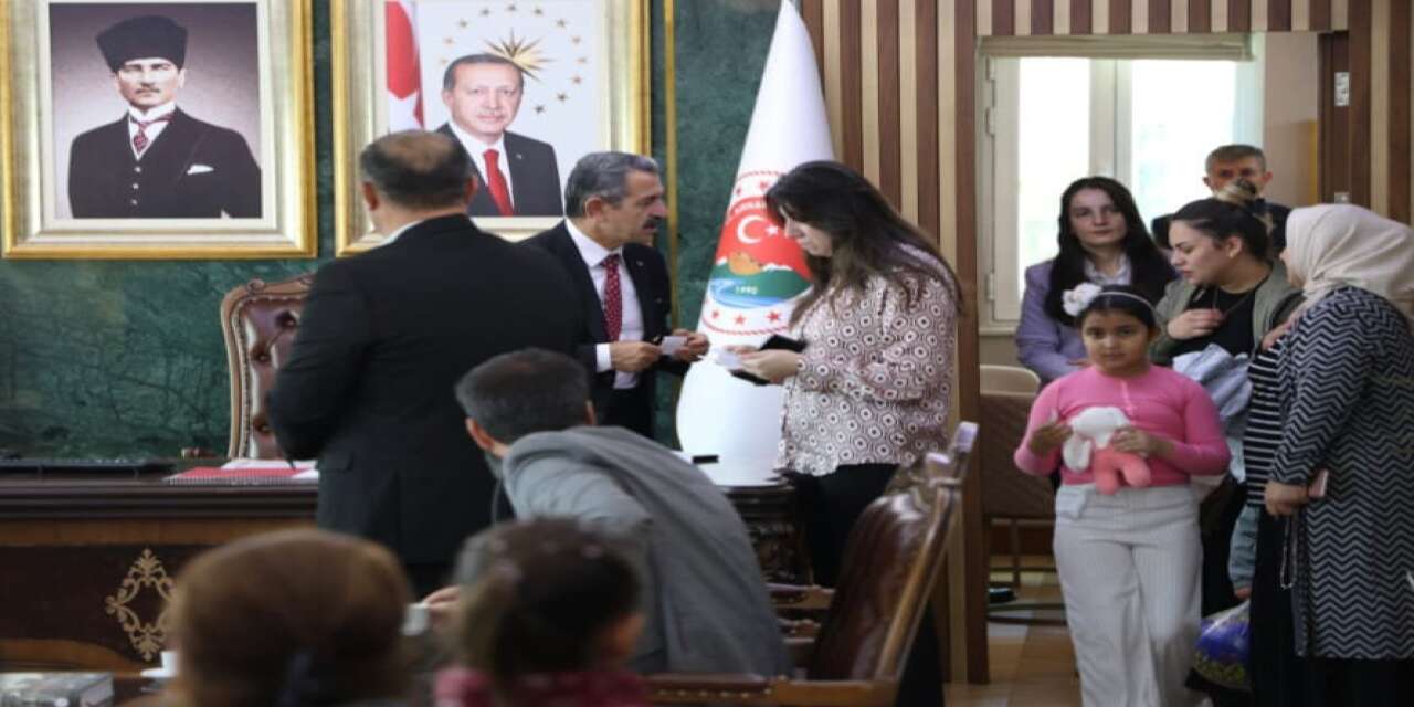 sirnak-valisi-birol-ekici-hafta-sonu-mesaisinde-vatandaslari-dinledi