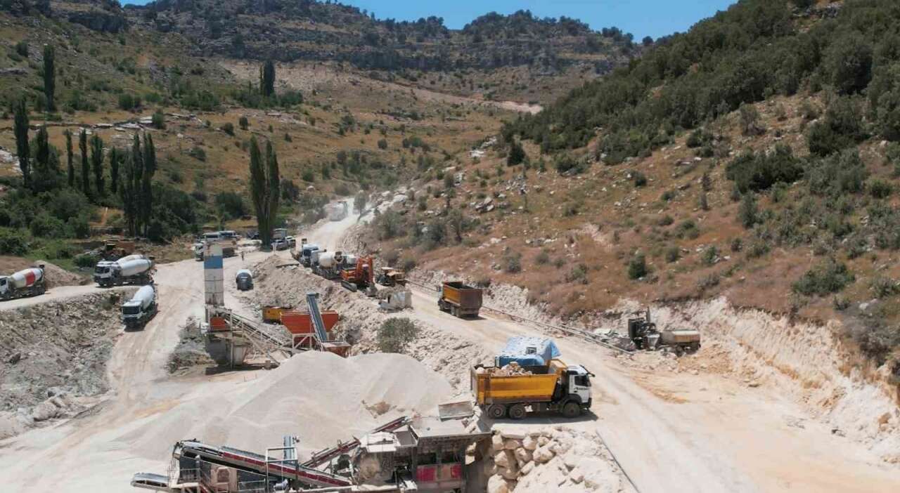 sirnak-gabarda-petrol-arama-calismalarinda-gozler-bati-bolgesine-cevrildi-00