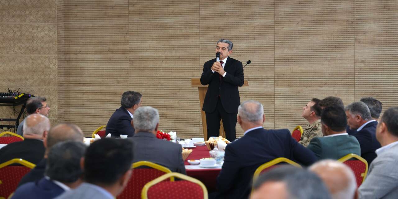 sirnakta-muhtarlar-gunu-yemegi-protokol-ve-muhtarlar-bir-araya-geldi