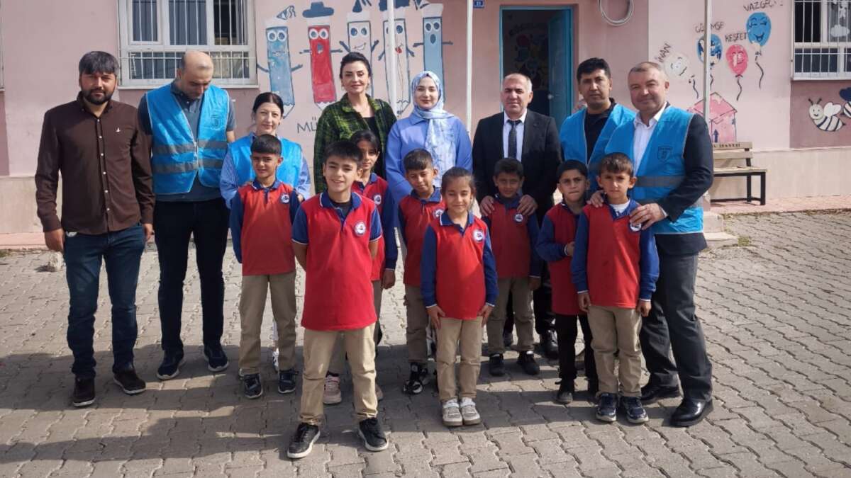 sehit-ogretmen-senol-akar-ilkokulunda-unutulmaz-gun