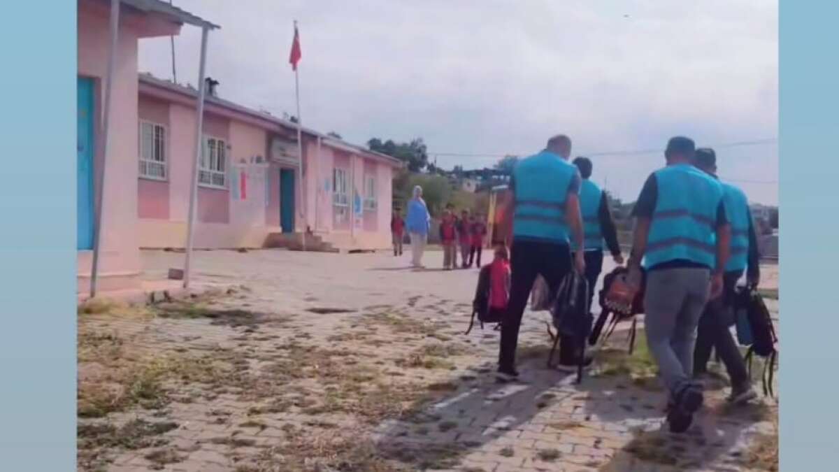 sehit-ogretmen-senol-akar-ilkokulunda-unutulmaz-gun