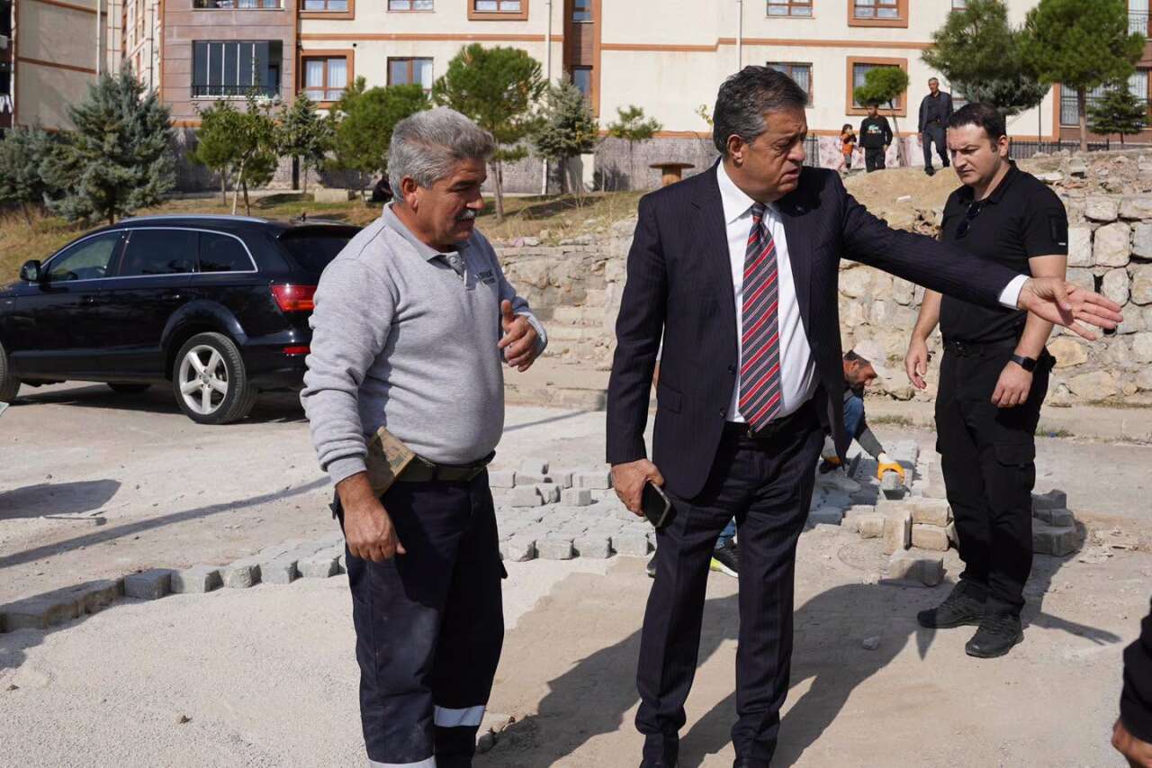 baskan-yarka-sahaya-indi-altyapi-ve-yol-calismalarini-inceledi
