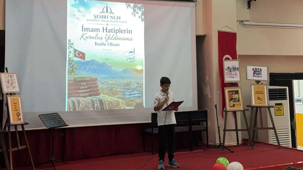 sirnakta-imam-hatiplerin-kurulus-yil-donumu-okulun-konferans-salonunda-ogrenci-ogretmen-ve-davetlilerin-katilimiyla-coskuyla-kutlandi