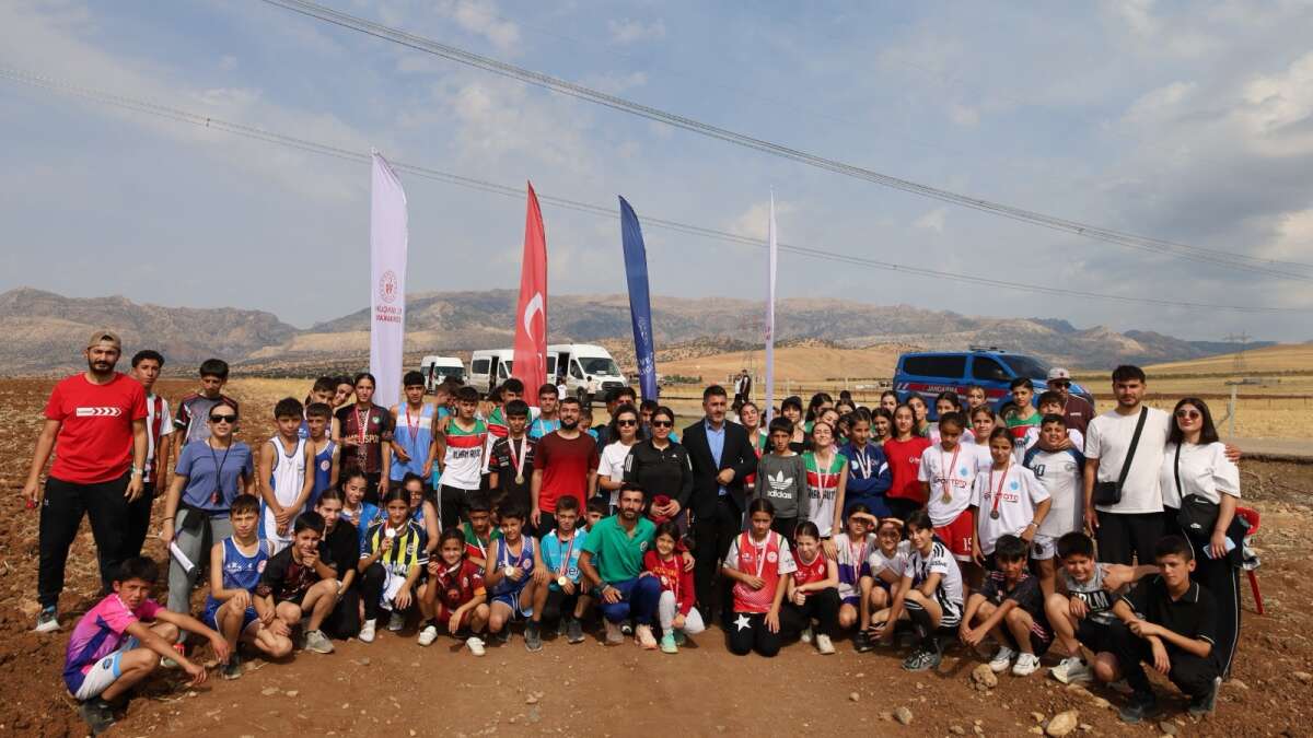 silopi-ilcesinde-duzenlenen-yukselen-yildizlar-kros-ligi-il-secmesine-farkli-yas-kategorilerinden-sporcular-katildi