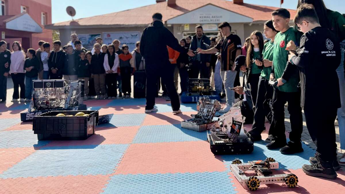 sirnakli-robot-takimlari-vanda-ogrencilerle-bulustu