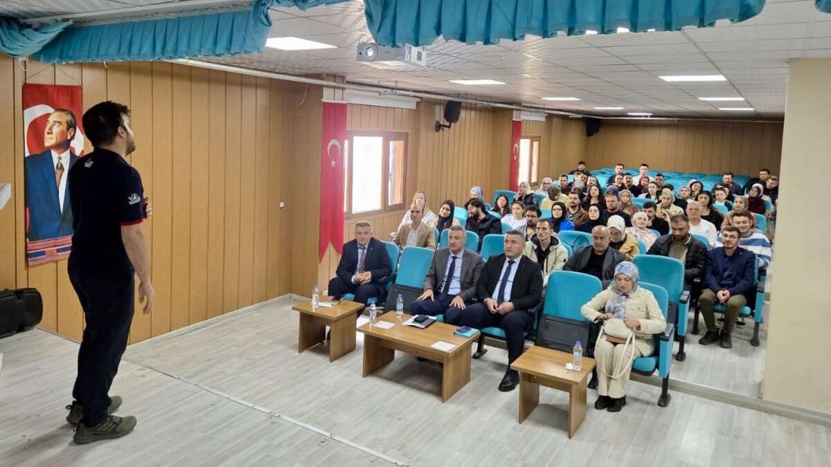 sirnakta-egitim-icin-guc-birligi-6-ilcede-proje-bilgilendirme-toplantilari-tamamlandi