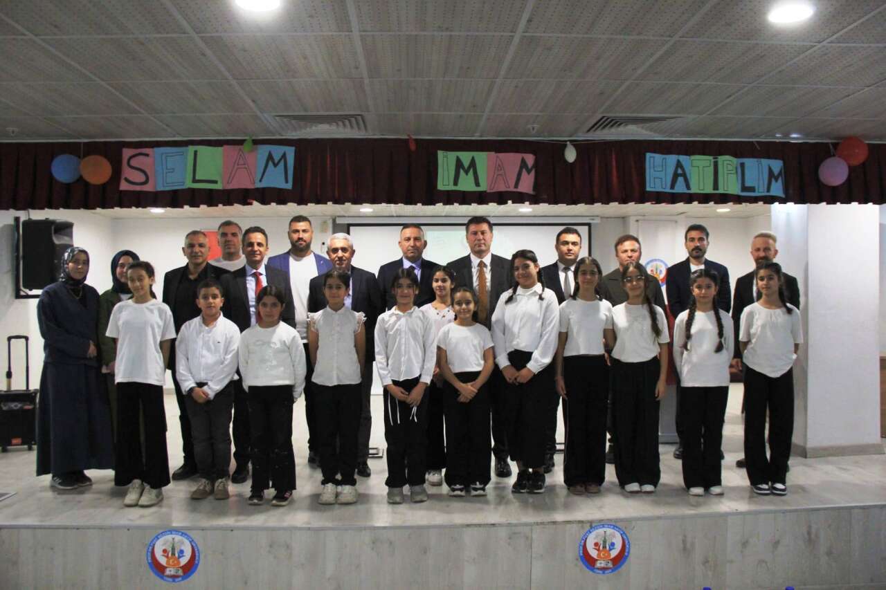 cizrede-imam-hatip-okullarinin-yeniden-acilisinin-75-yili-coskuyla-kutlandi-3