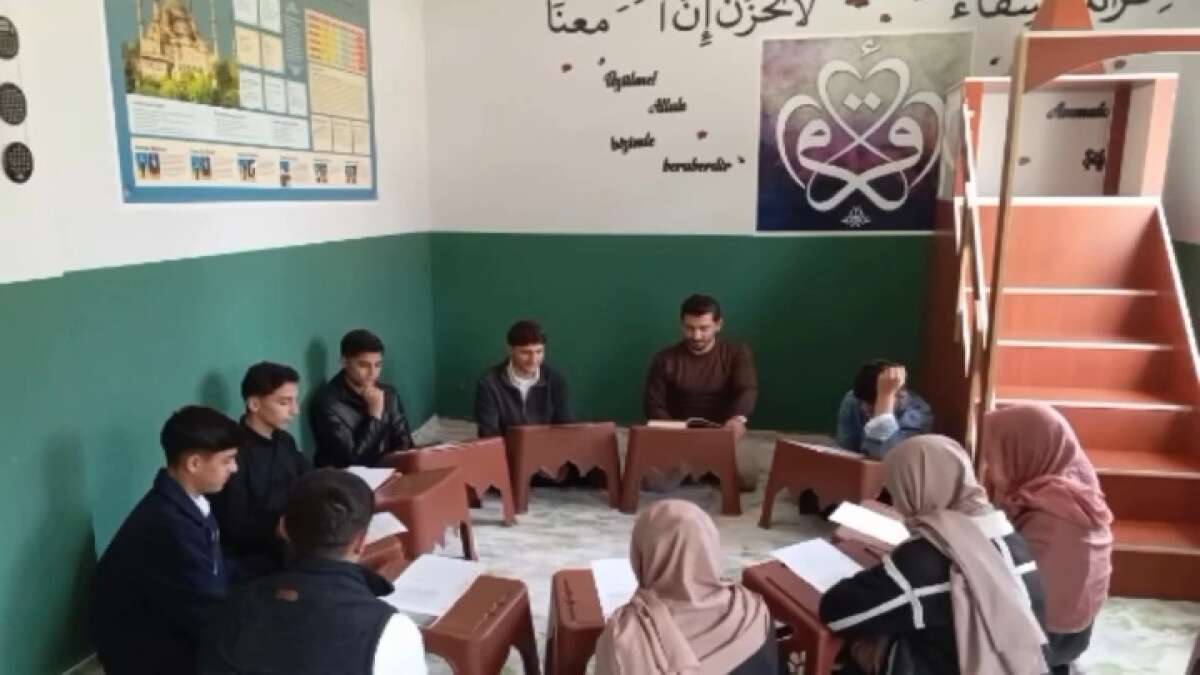 sirnakin-uludere-ilcesinde-bulunan-andac-anadolu-imam-hatip-lisesinde-peygamberimizin-sozu-hayatimda-izi-projesi-kapsaminda-etkinlik-duzenlendi
