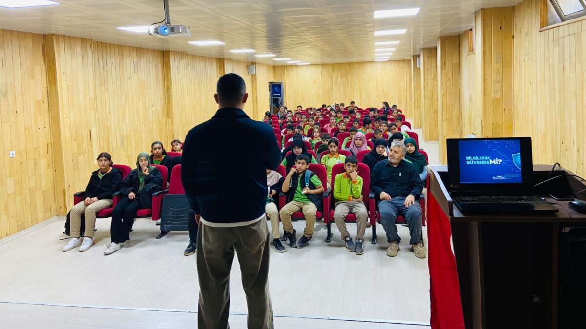sirnakta-ogrencilere-mobil-icathane-ile-siber-guvenlik-egitimi