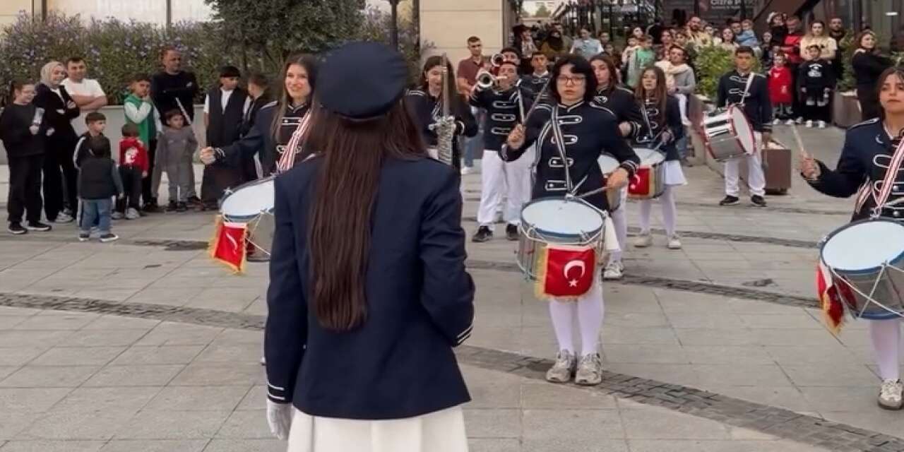 cizrede-avm-icinde-bando-surprizi-ilk-kez-goruldu